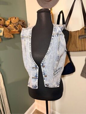 Elleven Light Wash Acid Wash Denim Vest NWT XS Cropped Button Front Boho